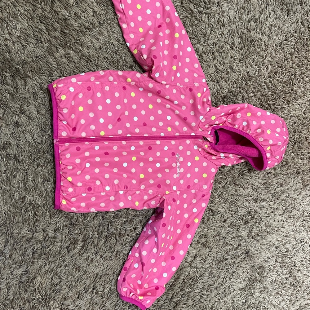 selling this 2pcs columbia jacket for 2T,
